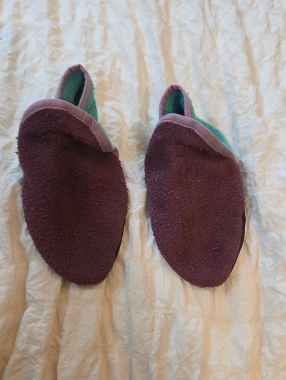 Patagonia Kids Purple Slip-On Slippers with Green Interior